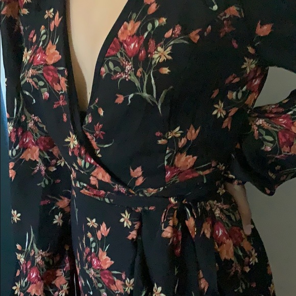 Francesca’s Wrap Around Floral Dress - Picture 4 of 4